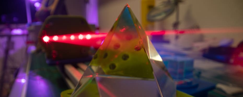 光纤激光器是研究光孤子的理想实验平台。