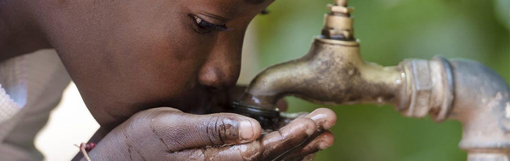 获得清洁水对人类生存至关重要。
