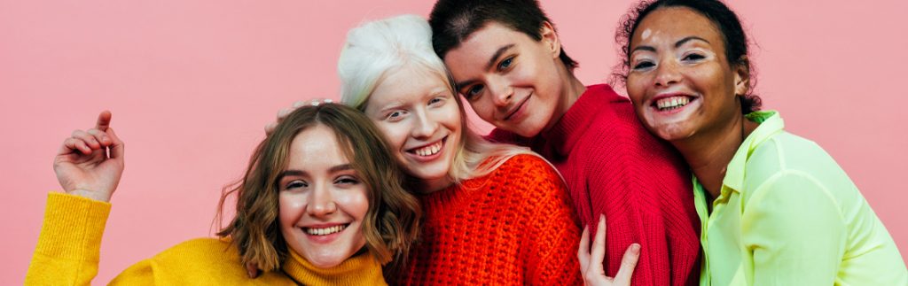 一群白化病的人