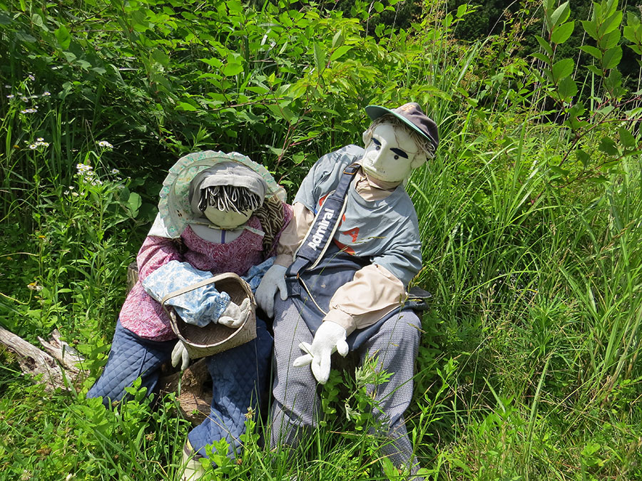 稻草人坐在日本南角田